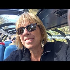 Meet your Posher, Laurie